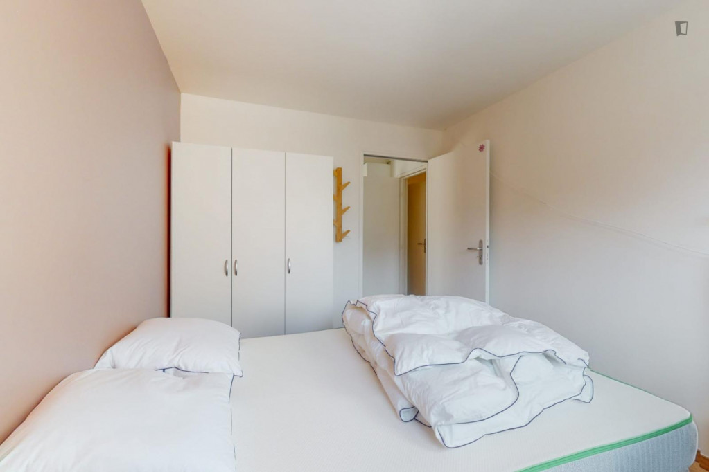 Cushy double bedroom close to Parc André Malraux