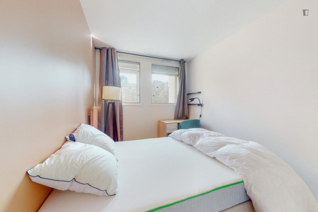 Cool double bedroom close to Institute of Internet and Multimedia
