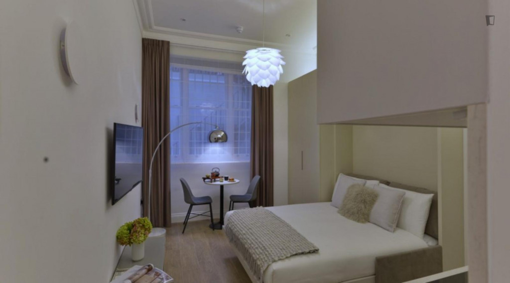 Cosy studio with shared bathroom not far from Holland Park