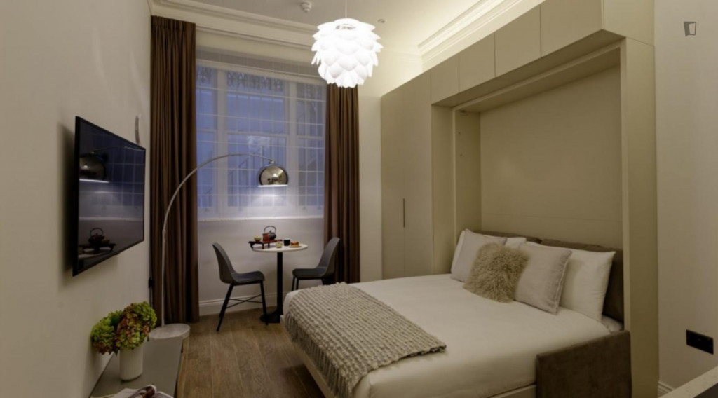 Cosy studio with shared bathroom not far from Holland Park