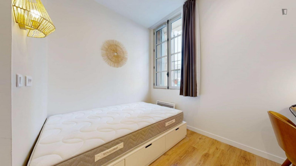 Inviting double ensuite bedroom in Gambetta