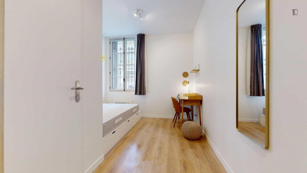 Inviting double ensuite bedroom in Gambetta