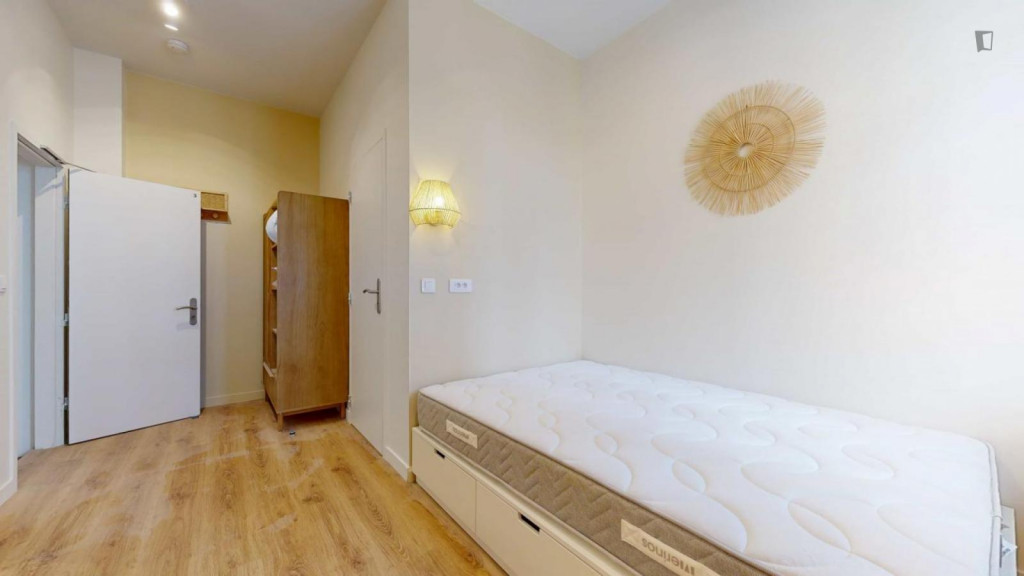 Inviting double ensuite bedroom in Gambetta