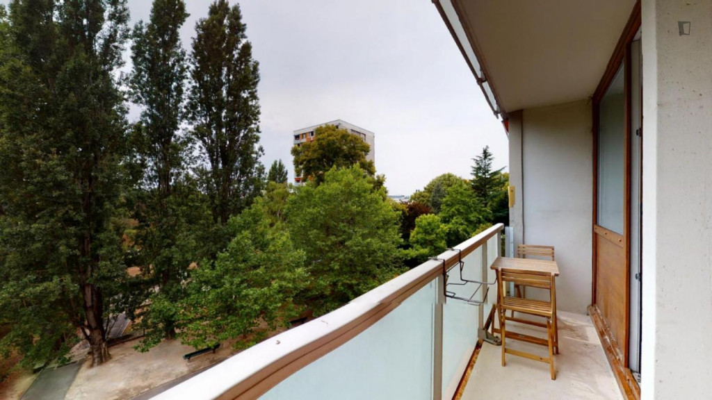 Comfy double bedroom close to Parc de la Tuilerie