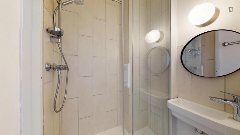 Comfy double bedroom close to Parc de la Tuilerie
