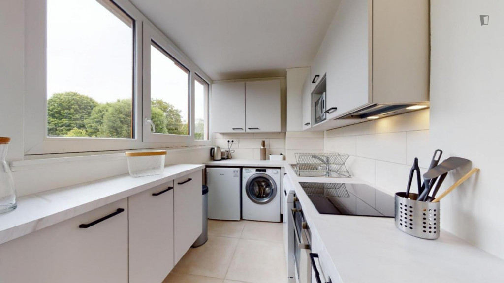 Comfy double bedroom close to Parc de la Tuilerie