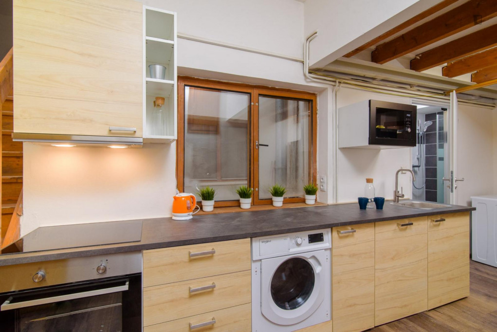 Neat double bedroom in a 6-bedroom apartment in Prague 2 district