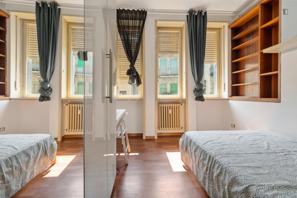 Cosy Double bedroom in shared apartmentin Porta Romana - Milan - chambre - ImmoJeune