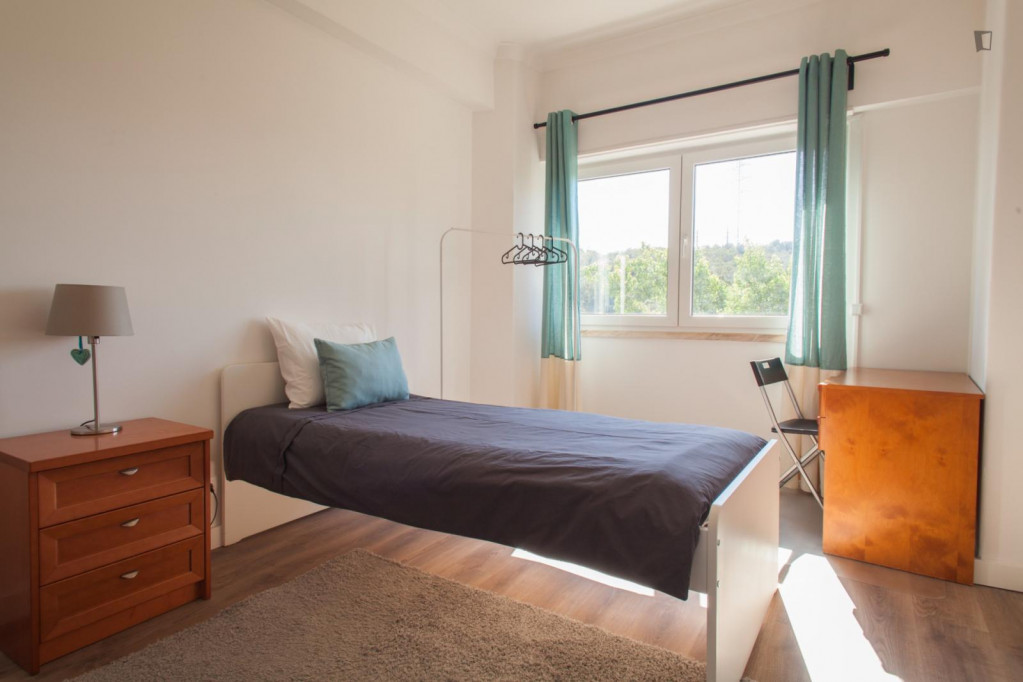 Sunny single bedroom in Lumiar - Lisbonne - chambre - ImmoJeune