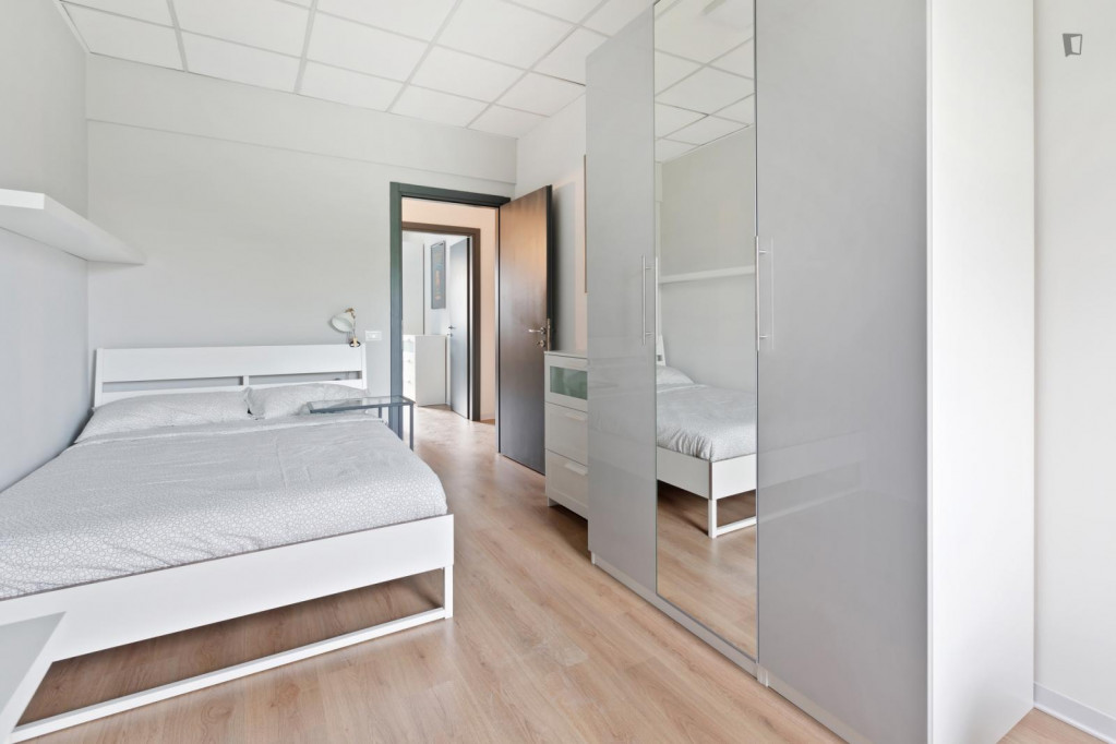 Welcoming double bedroom close to the Udine metro - Milan - chambre - ImmoJeune