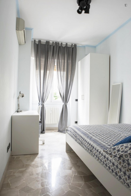 Charming double bedroom in the De Angeli neighbourhood - Milan - chambre - ImmoJeune