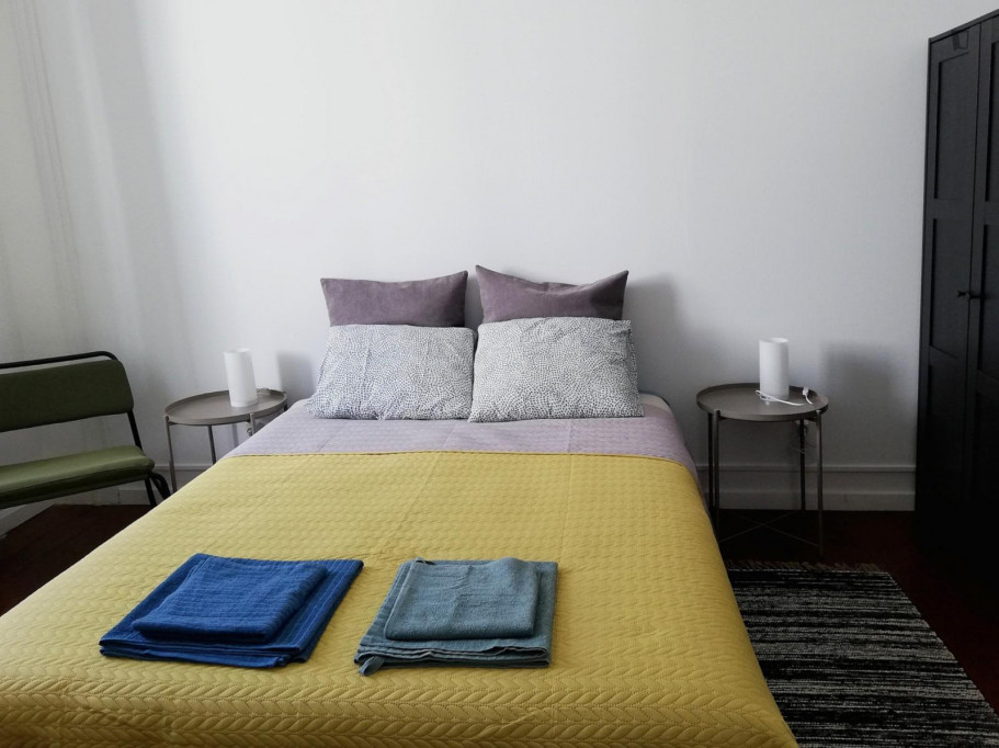 Double bedroom in 5-bedroom house - Ponta Delgada - chambre - ImmoJeune