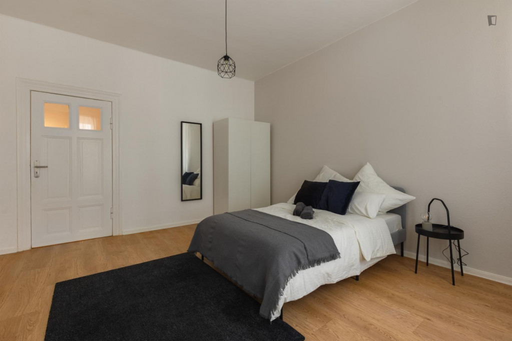 Cosy double bedroom close to U Rosenthaler Platz metro station - Berlin - chambre - ImmoJeune
