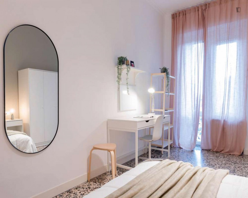 Cosy double bedroom near Carducci Molinette metro station