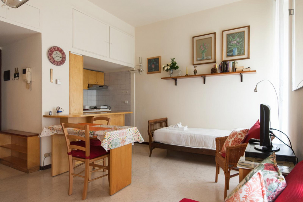 Smart studio very close to Milano Porta Venezia train station - Milan - chambre - ImmoJeune