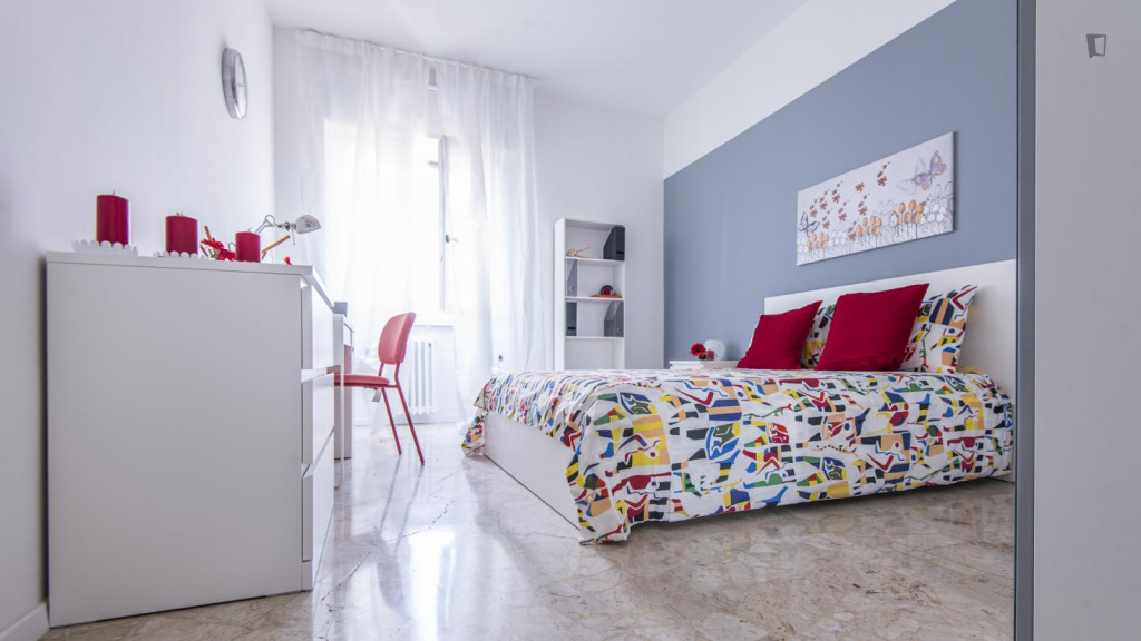 Colourful double bedroom near the Sesto Rondò metro - Milan - chambre - ImmoJeune