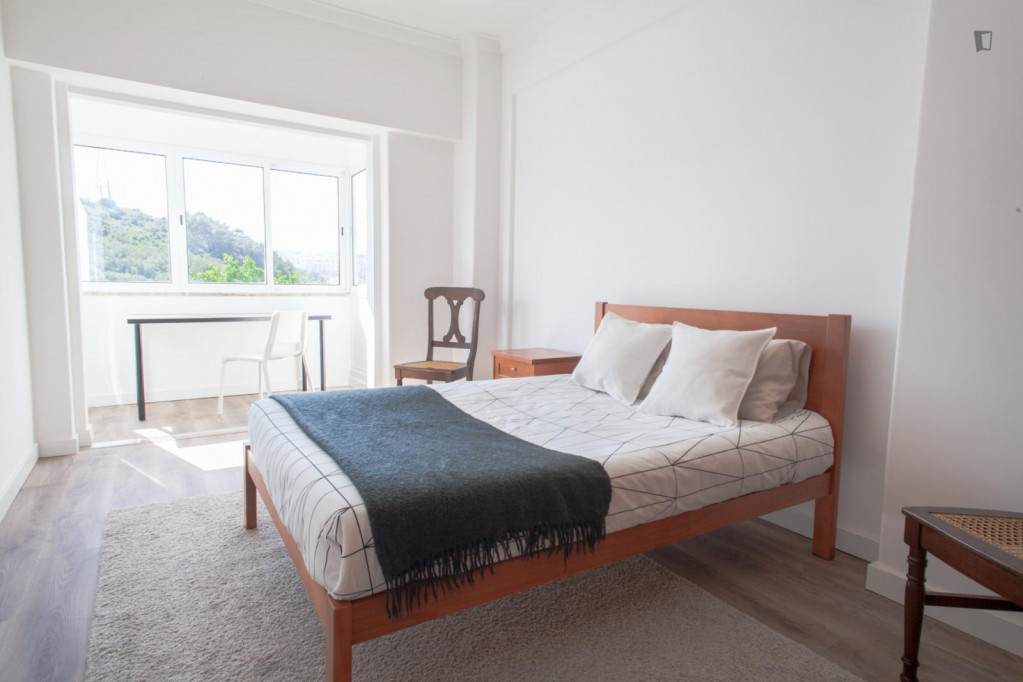 Bright double bedroom close to the Ameixoeira metro - Lisbonne - chambre - ImmoJeune