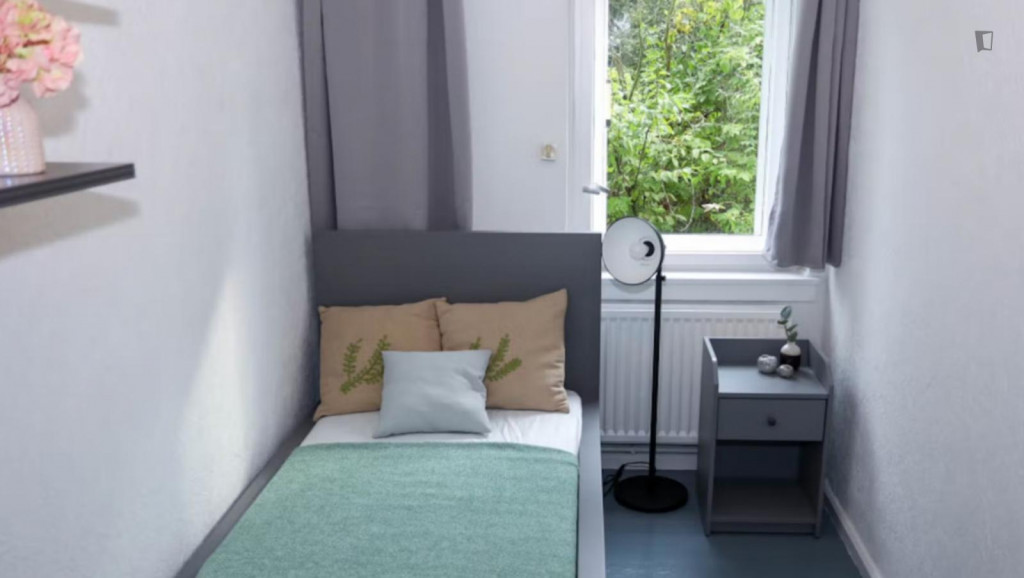 Cozy single bedroom in a 3 bedroom apartment in Neukölln  - Berlin - chambre - ImmoJeune
