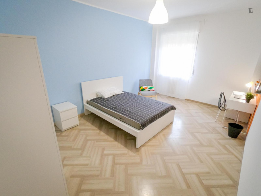 Large single bedroom in a 6-bedroom flat, near Università degli Studi di Bari Aldo Moro - Bari - chambre - ImmoJeune