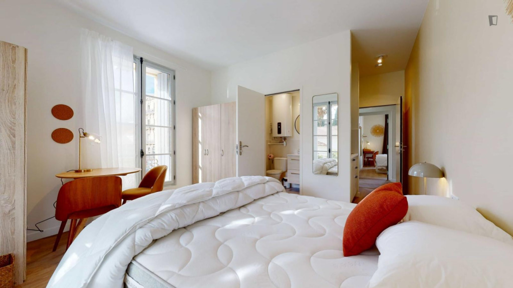 Cool studio in residential Gambetta