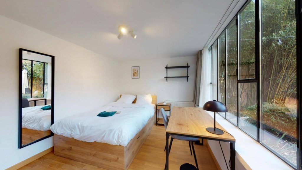 Cosy double ensuite bedroom close to Villejuif Louis Aragon metro station