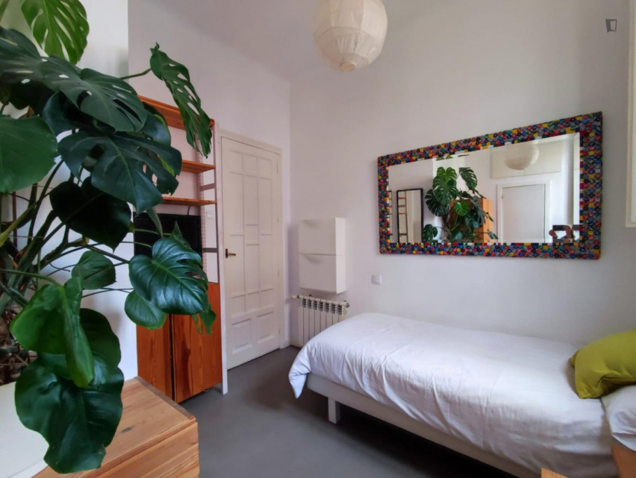 Very nice single ensuite bedroom in Adelfas - Madrid - chambre - ImmoJeune