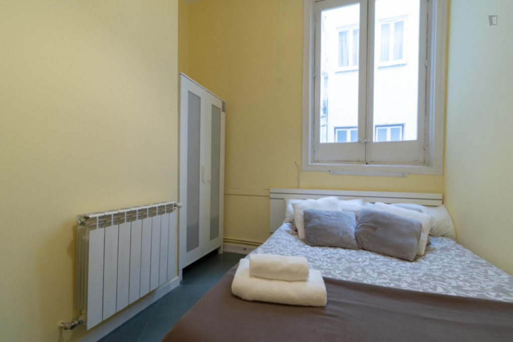 Double bedroom in 10-bedroom apartment - Madrid - chambre - ImmoJeune