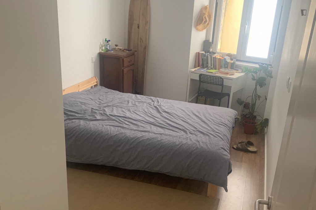 Homely double bedroom in Santa Apolónia, 2 mins away from the famous Flea Market - Lisbonne - chambre - ImmoJeune