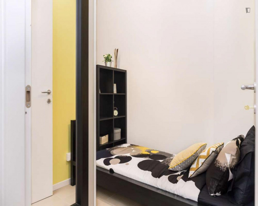 Cosy single bedroom in a 3-bedroom apartment in Lorenteggio - Milan - chambre - ImmoJeune