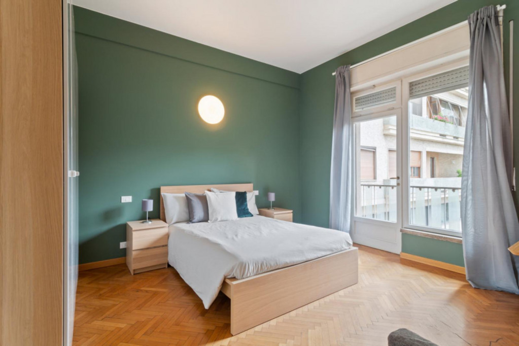 Tasteful double bedroom with balcony in Porta Venezia - Milan - chambre - ImmoJeune