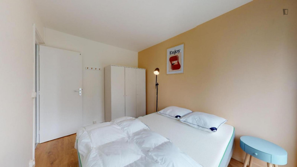 Cosy double bedroom in Massy