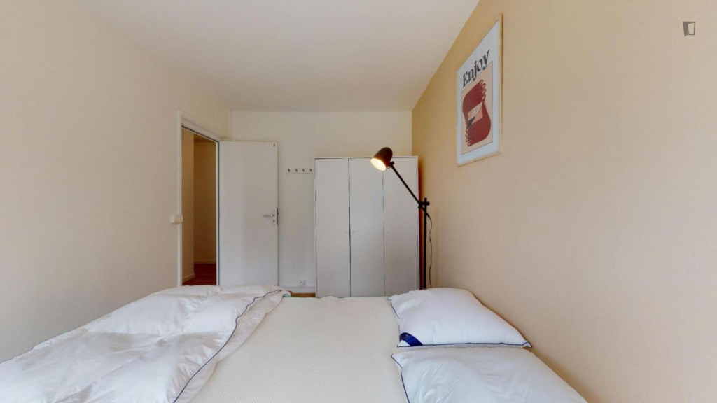 Cosy double bedroom in Massy