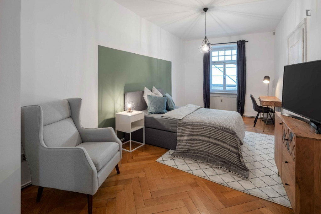 Single bedroom in a stunning 5 bedroom apartment close by Viktualienmarkt - Munich - chambre - ImmoJeune