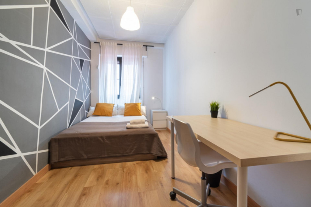 Restful double bedroom in lively Palacio neighbourhood - Madrid - chambre - ImmoJeune