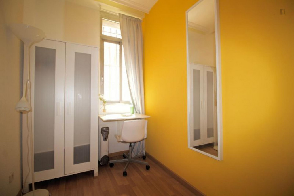Single bedroom in a nice flat, close to Museo Nacional del Prado