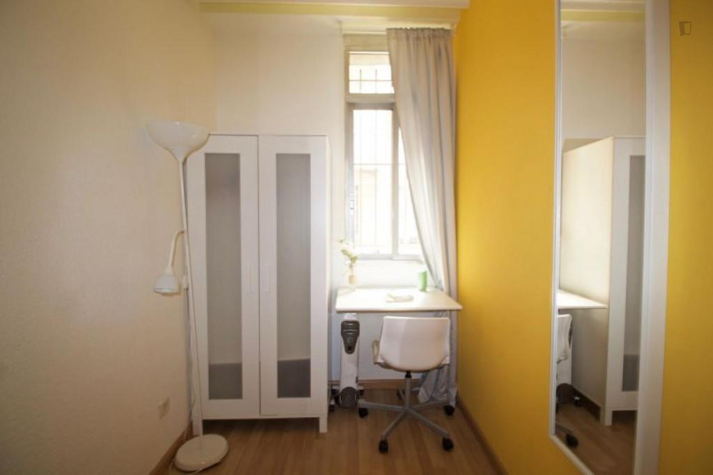 Single bedroom in a nice flat, close to Museo Nacional del Prado
