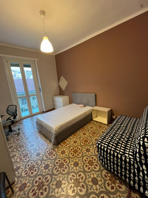 Cool double bedroom with a balcony, near Parco della Tesoriera - Turin - chambre - ImmoJeune