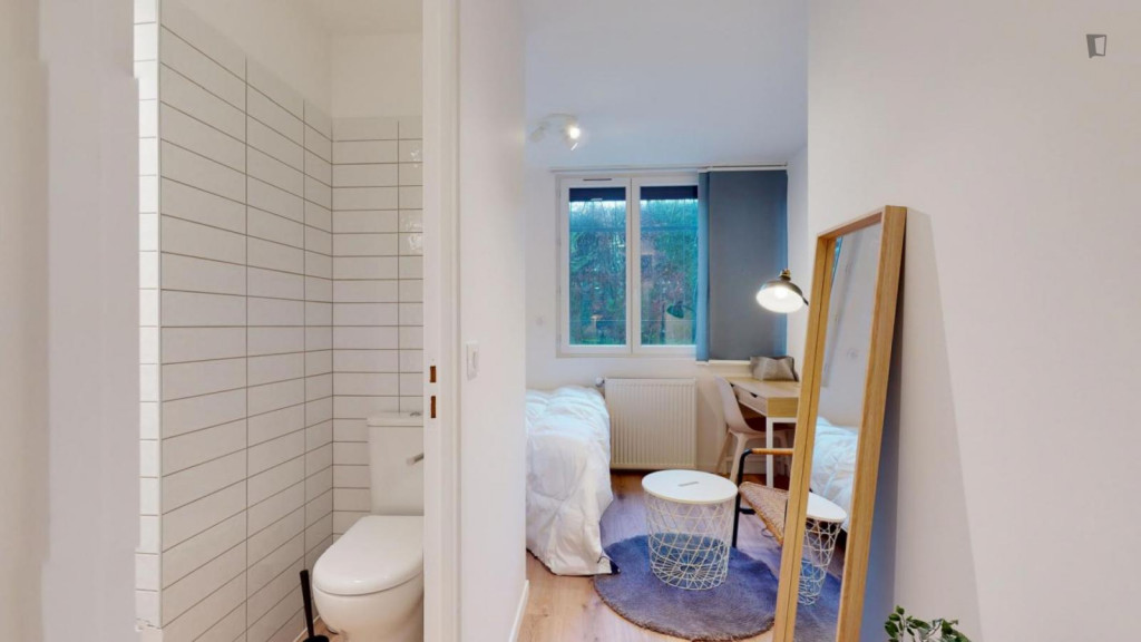 Cosy double ensuite bedroom close to Parc départemental de la Haute-Ile