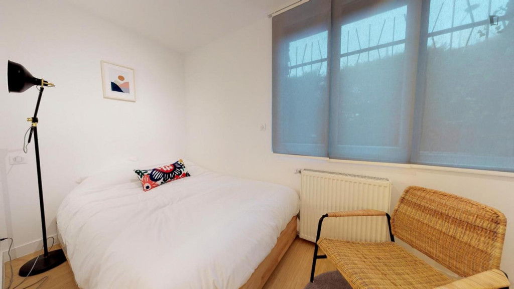 Cosy double ensuite bedroom close to Parc départemental de la Haute-Ile