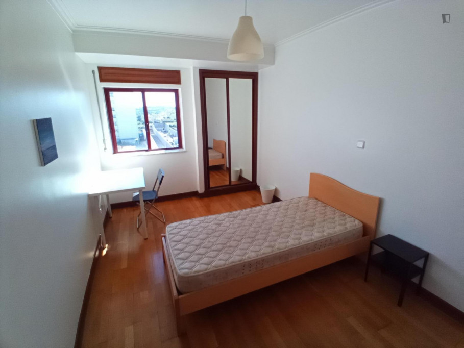 Great single sunny bedroom in Almada - Lisbonne - chambre - ImmoJeune