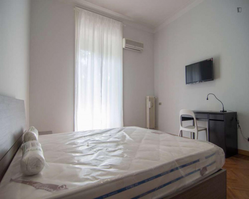 Big double bedroom near Susa metro station - Milan - chambre - ImmoJeune
