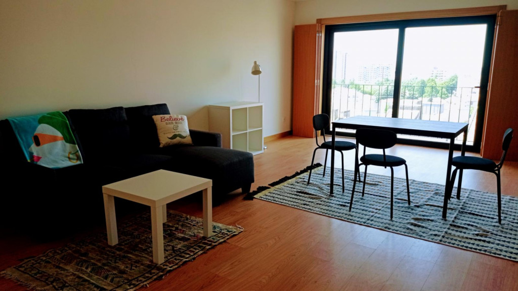 Homely 2-bedroom apartment with balcony near Escola Superior Música Artes - Porto - chambre - ImmoJeune