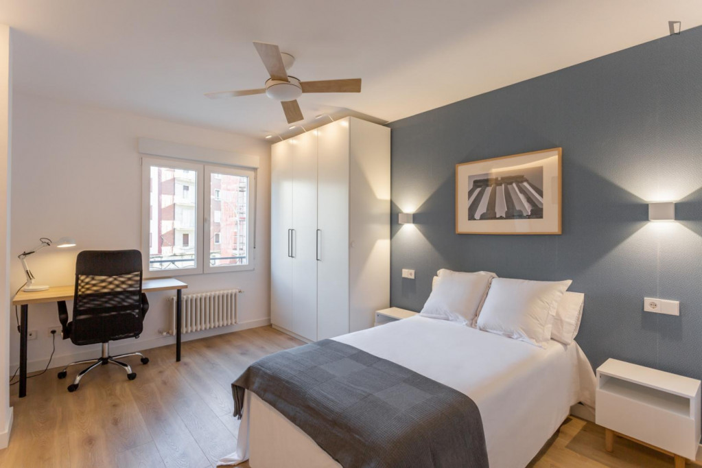 Homely double bedroom near Universidad de Navarra - Pamplona - chambre - ImmoJeune
