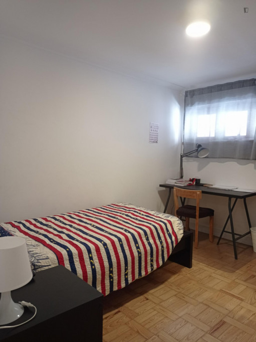 Welcoming single ensuite bedroom near Escola Superior de Educação - Coimbra - chambre - ImmoJeune