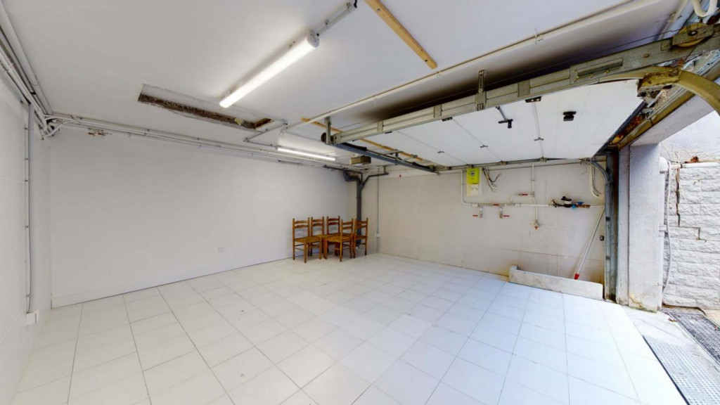 Bright double ensuite bedroom close to Square de La Marseillaise