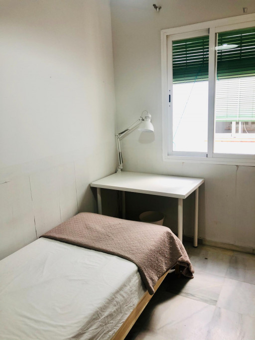 Comfy single bedroom in San Julián - Séville - chambre - ImmoJeune
