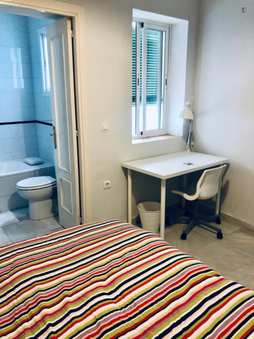 Neat double ensuite bedroom in San Julián - Séville - chambre - ImmoJeune