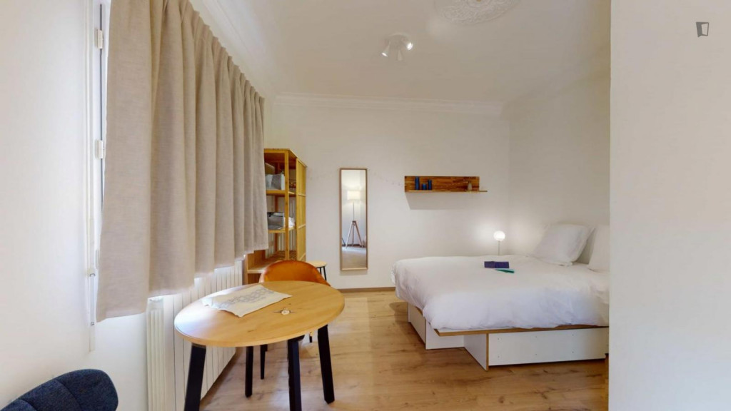 Cute double bedroom close to Stade Gabriel-Thibault