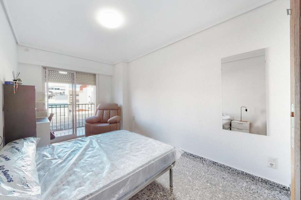Attractive single bedroom with balcony - Valence - chambre - ImmoJeune