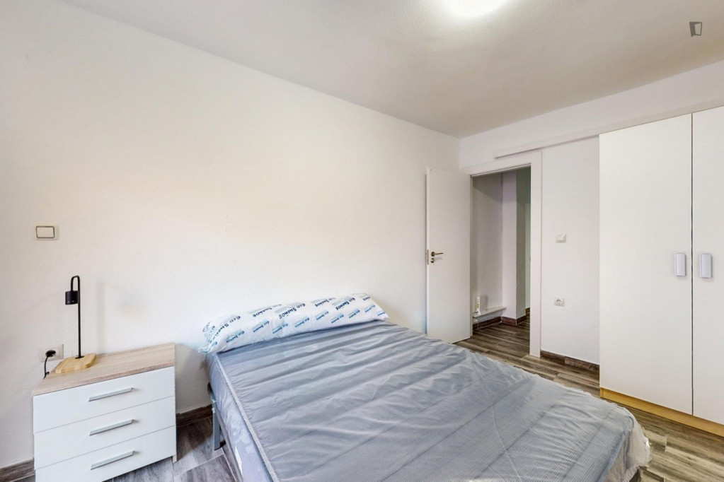 Appealing single bedroom with balcony - Valence - chambre - ImmoJeune